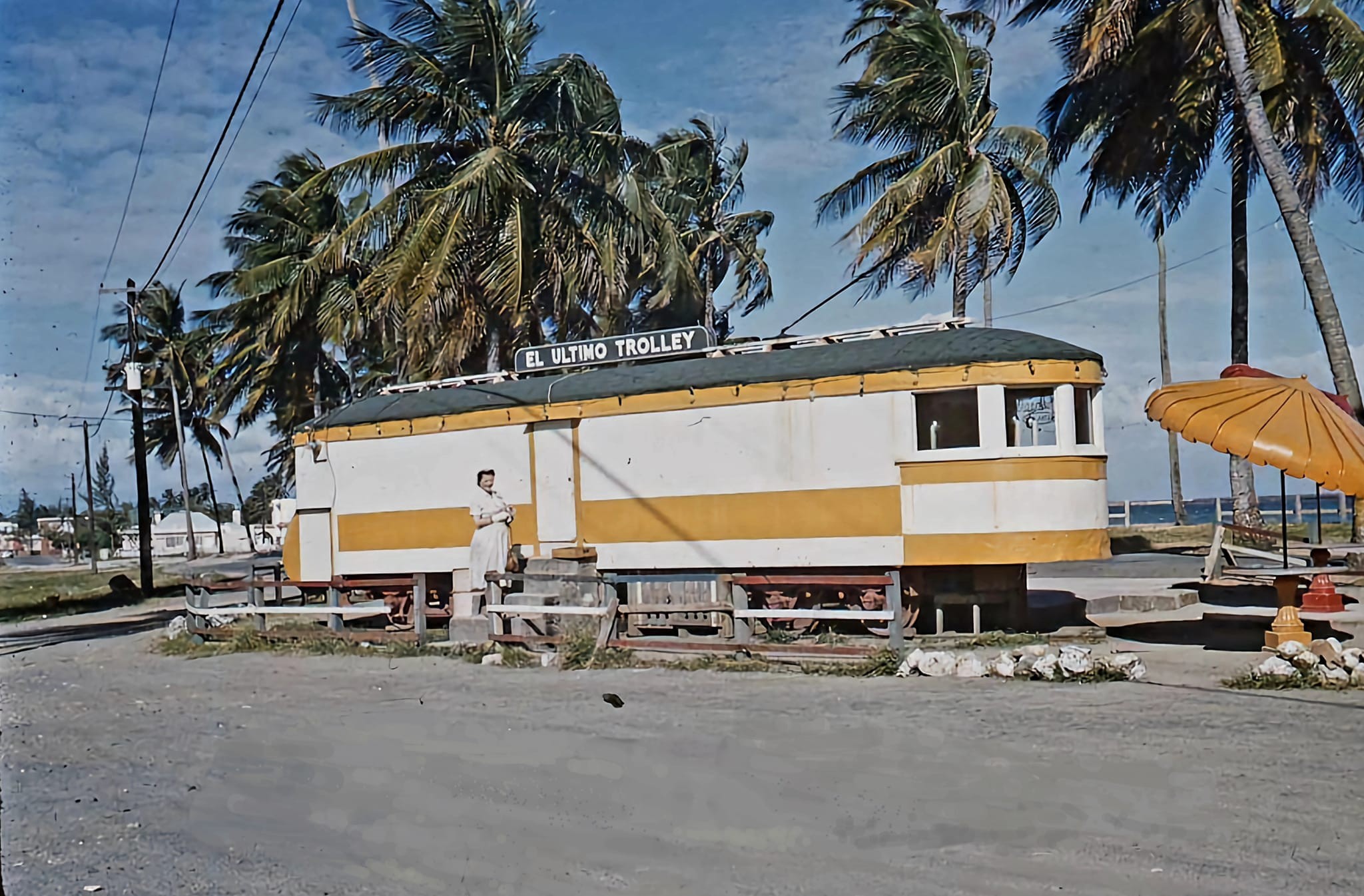El Ultimo Trolley en color El Ultimo Trolley en color