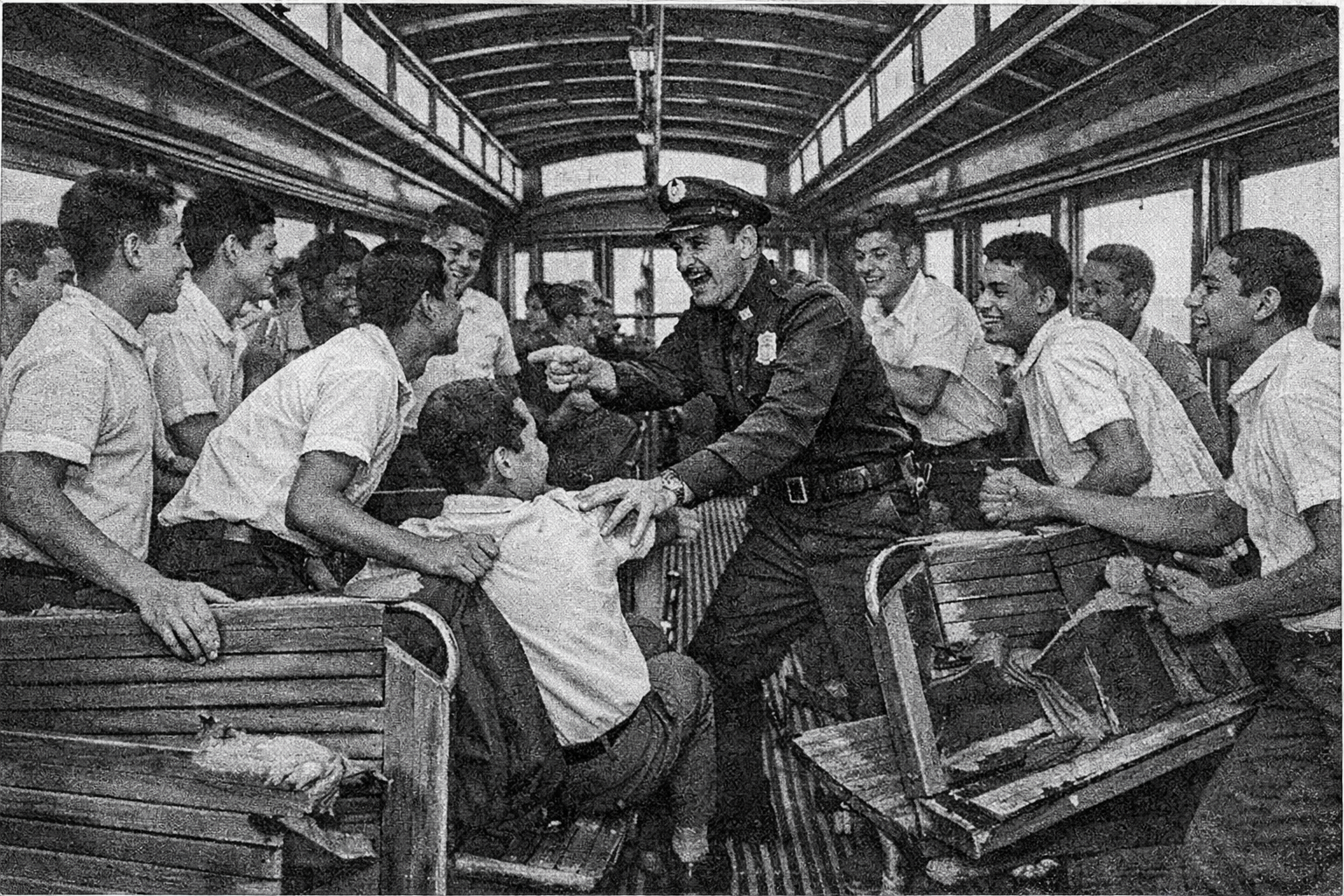 Policia interviene con estudiantes Policia interviene con estudiantes